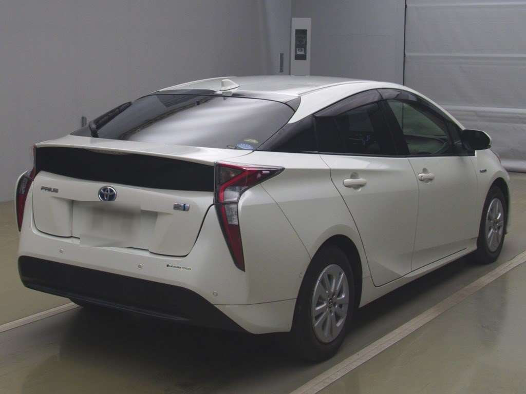 2017 Toyota Prius ZVW50[1]