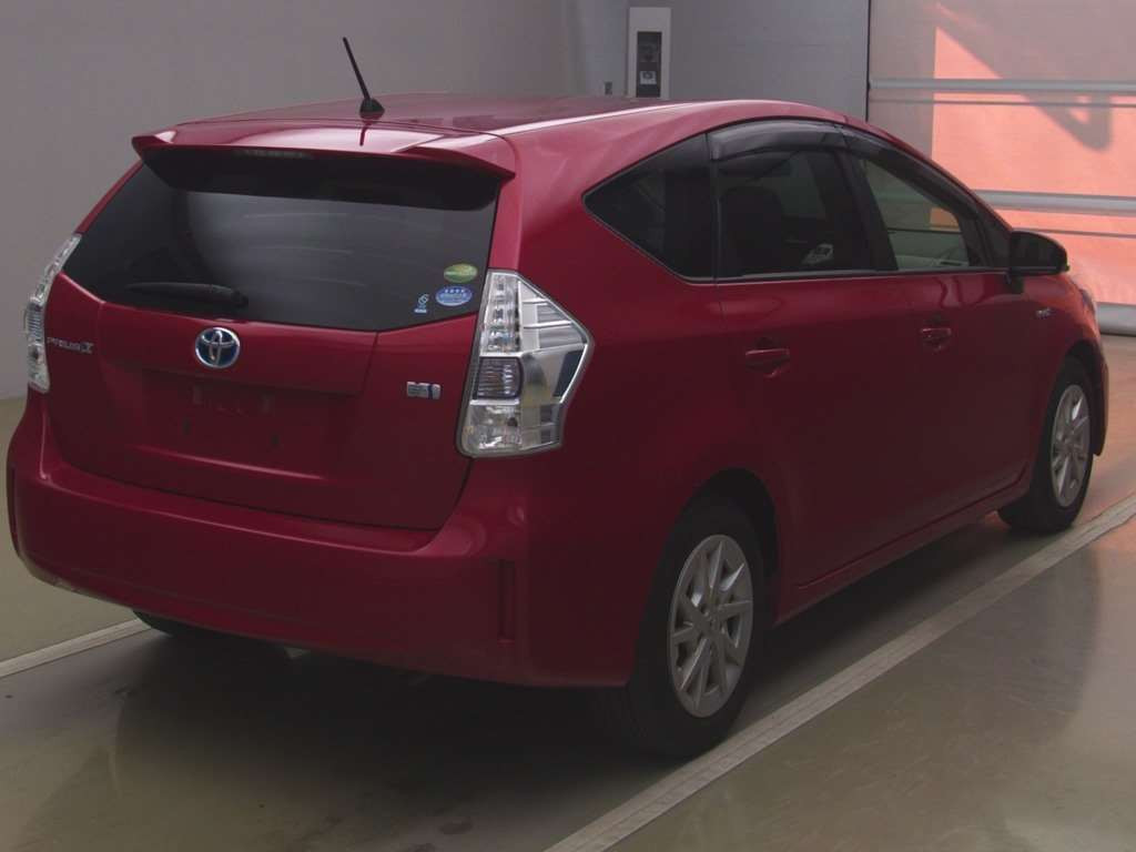 2014 Toyota Prius alpha ZVW40W[1]