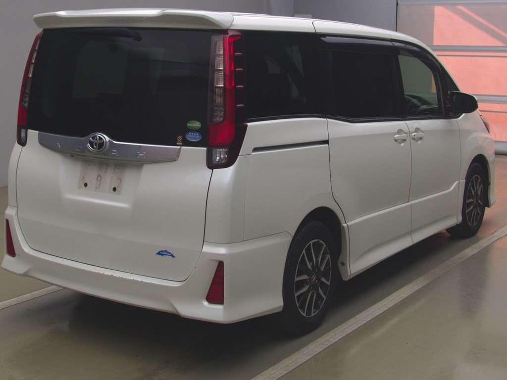 2016 Toyota Noah ZRR80W[1]