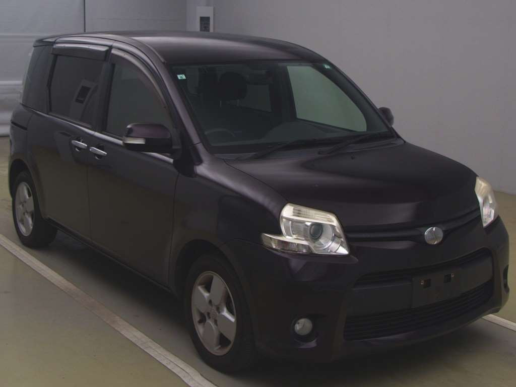 2011 Toyota Sienta NCP81G[2]