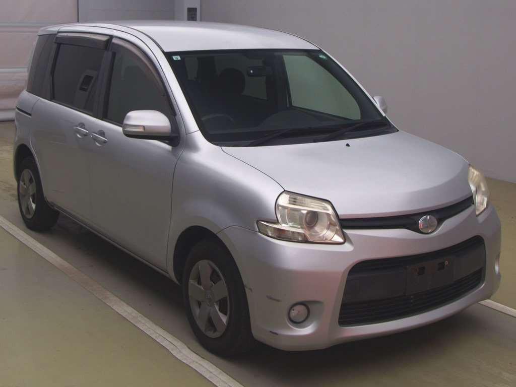 2011 Toyota Sienta NCP81G[2]