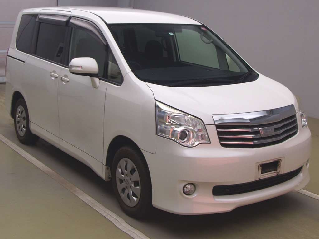 2013 Toyota Noah ZRR70G[2]