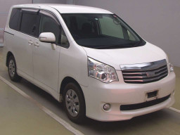 2013 Toyota Noah