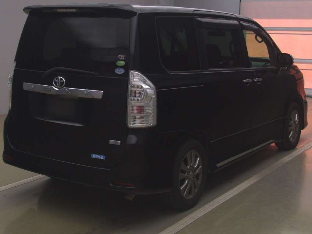 2013 Toyota Voxy ZRR70W[1]