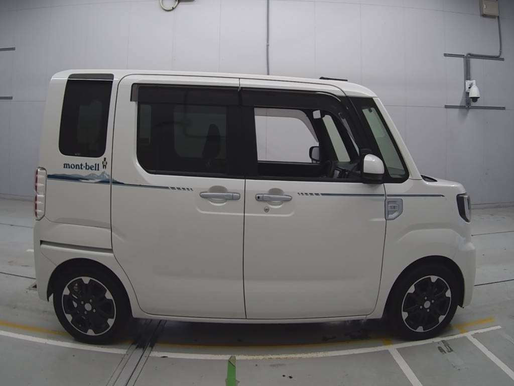 2015 Daihatsu Wake LA710S[2]