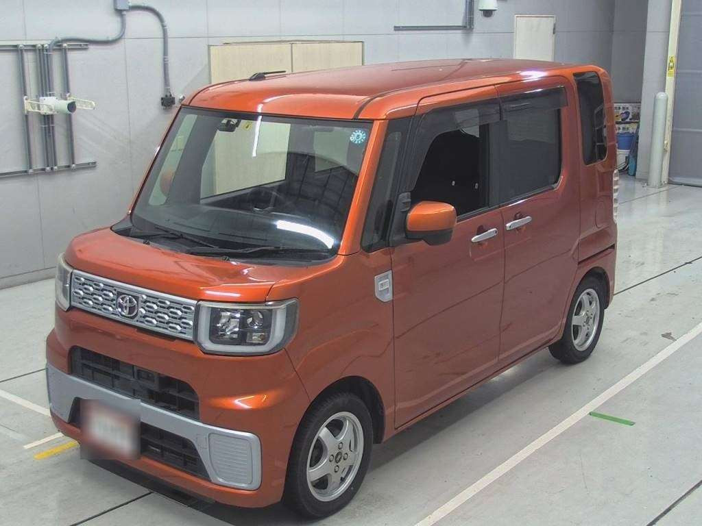 2015 Toyota Pixis Mega LA700A[0]