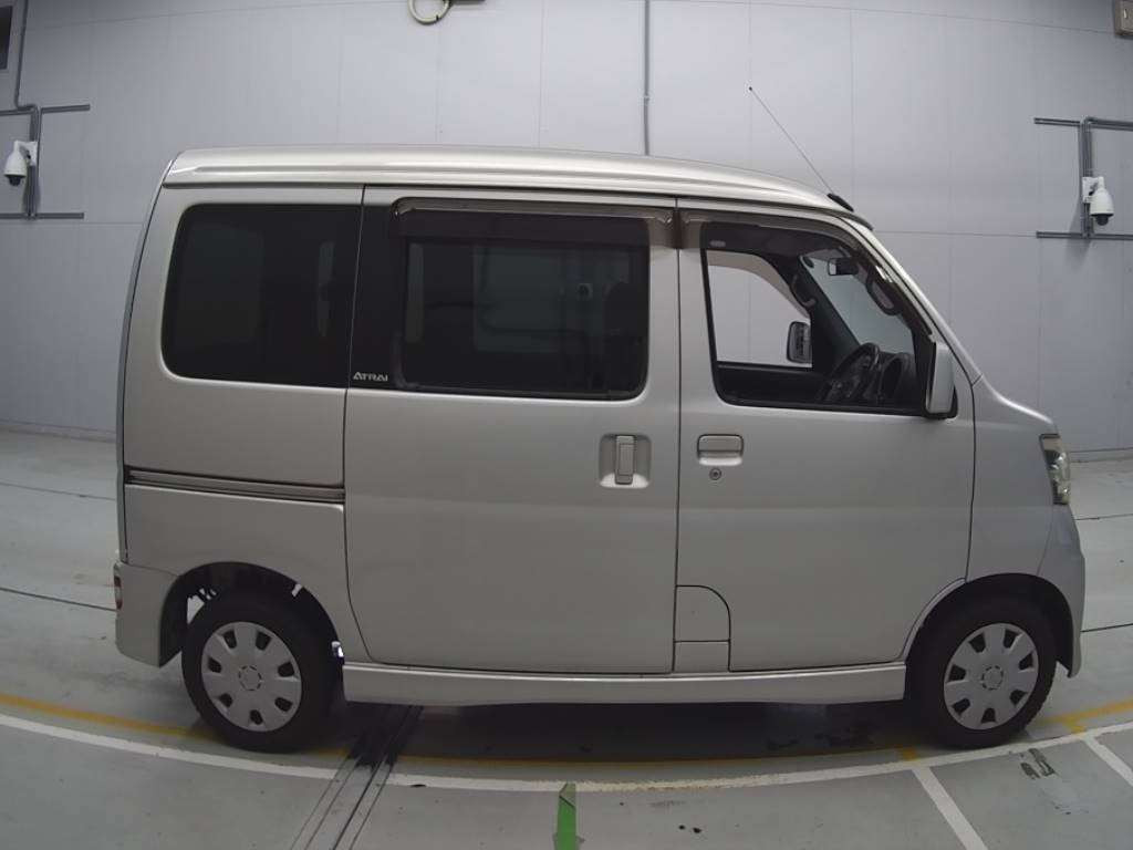 2005 Daihatsu Atrai Wagon S320G[2]