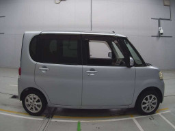 2010 Daihatsu Tanto