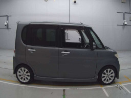 2010 Daihatsu Tanto