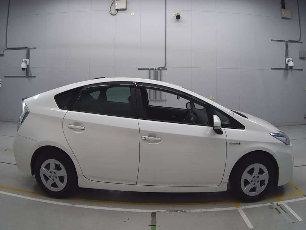 2011 Toyota Prius ZVW30[2]