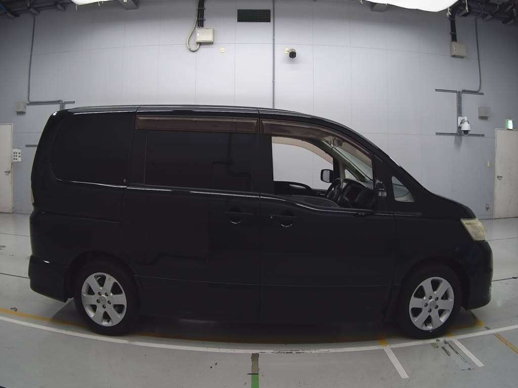 2010 Nissan Serena CC25[2]