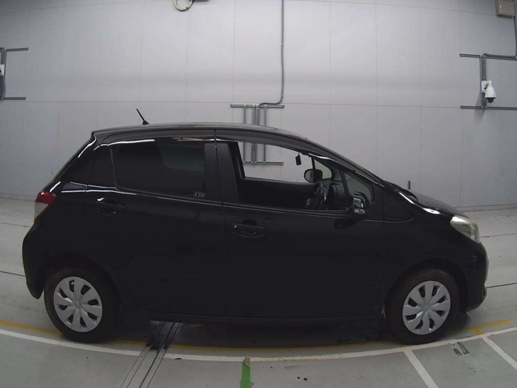 2012 Toyota Vitz KSP130[2]