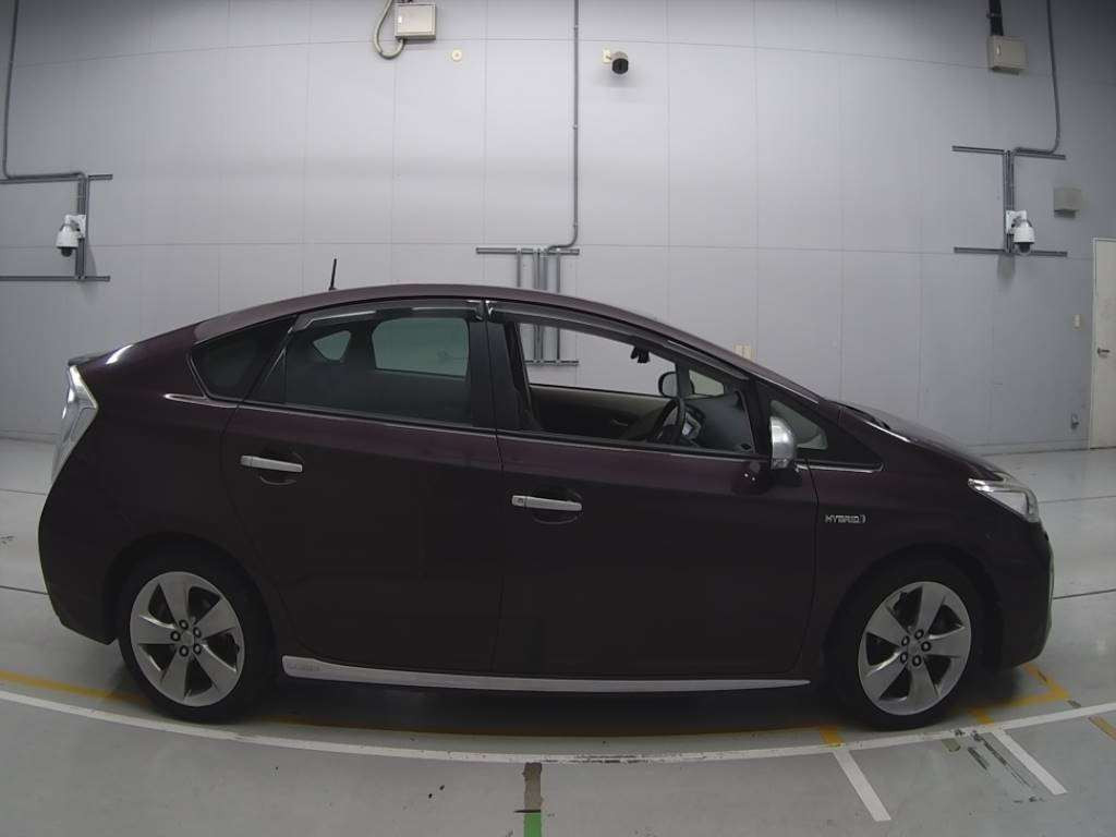 2014 Toyota Prius ZVW30[2]