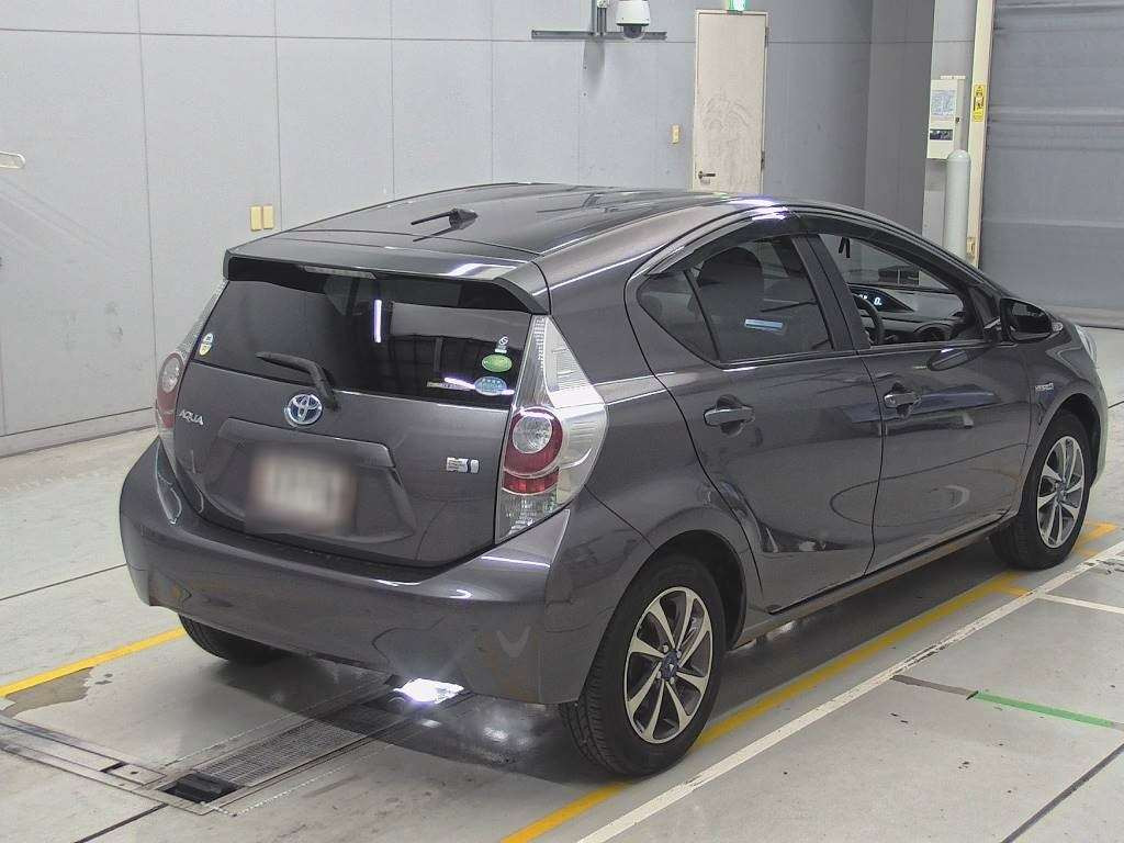 2014 Toyota Aqua NHP10[1]