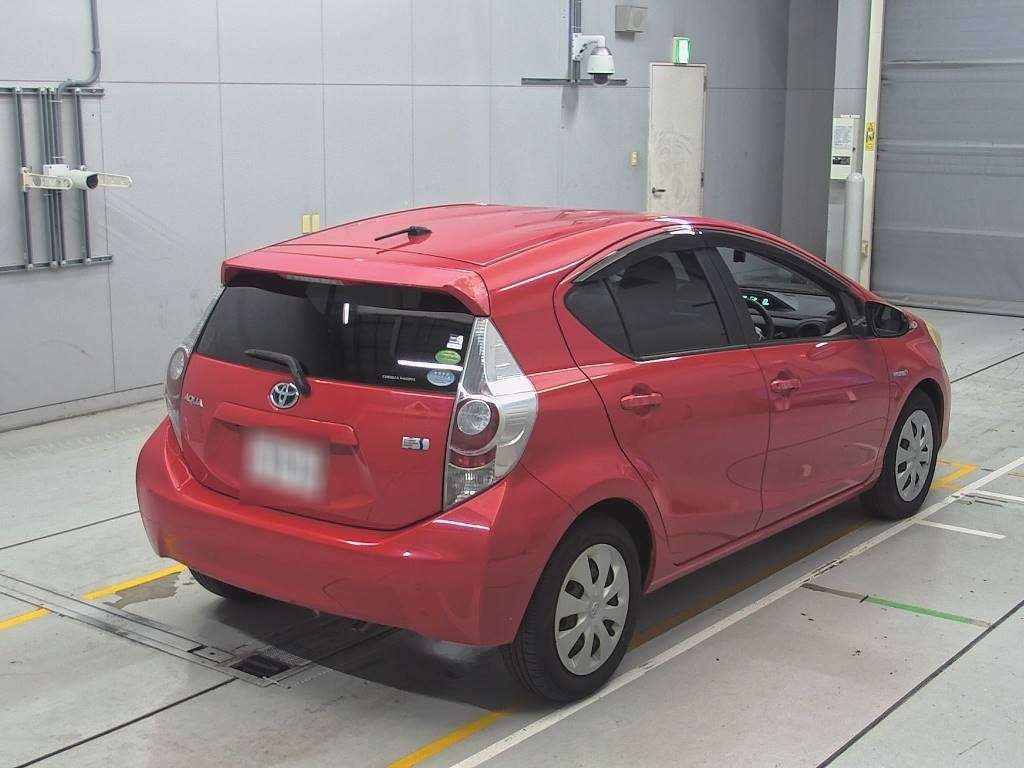 2012 Toyota Aqua NHP10[1]