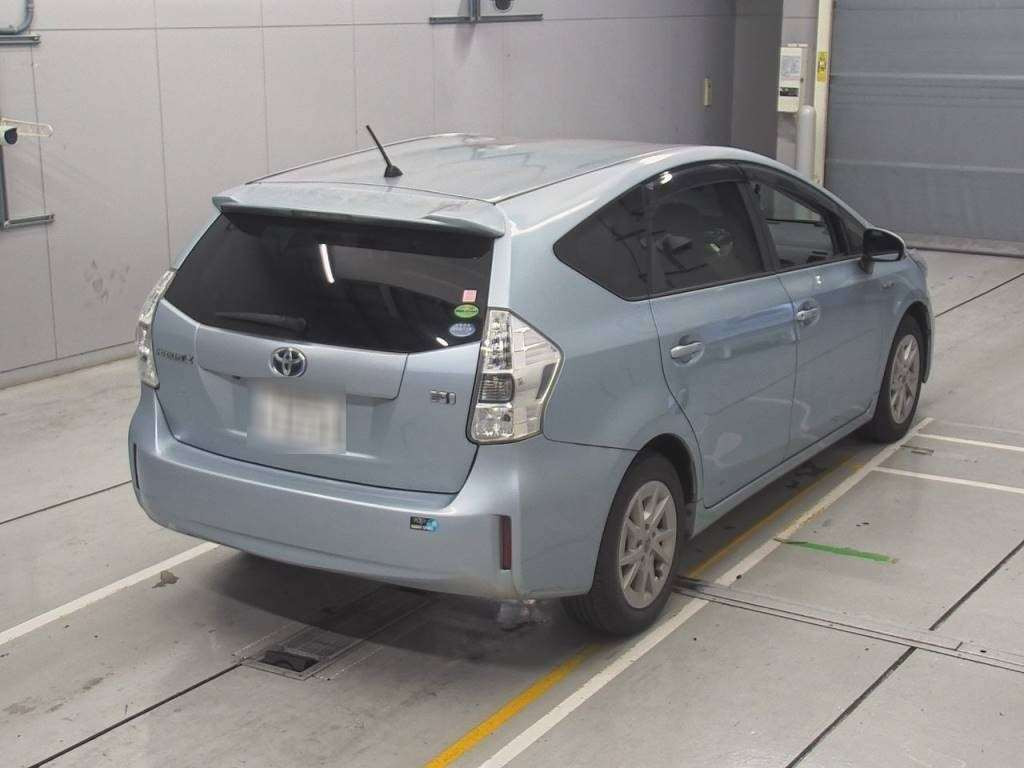 2012 Toyota Prius alpha ZVW41W[1]