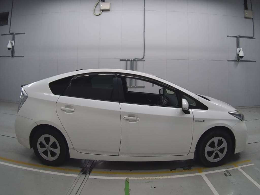 2012 Toyota Prius ZVW30[2]