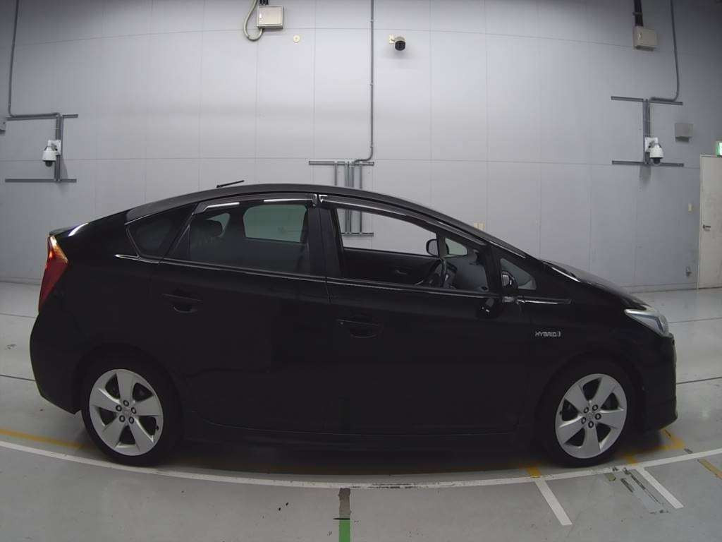 2011 Toyota Prius ZVW30[2]