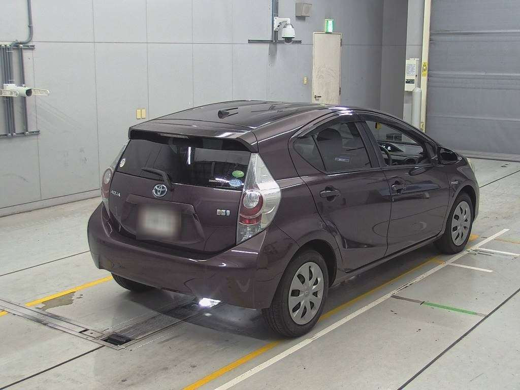 2014 Toyota Aqua NHP10[1]