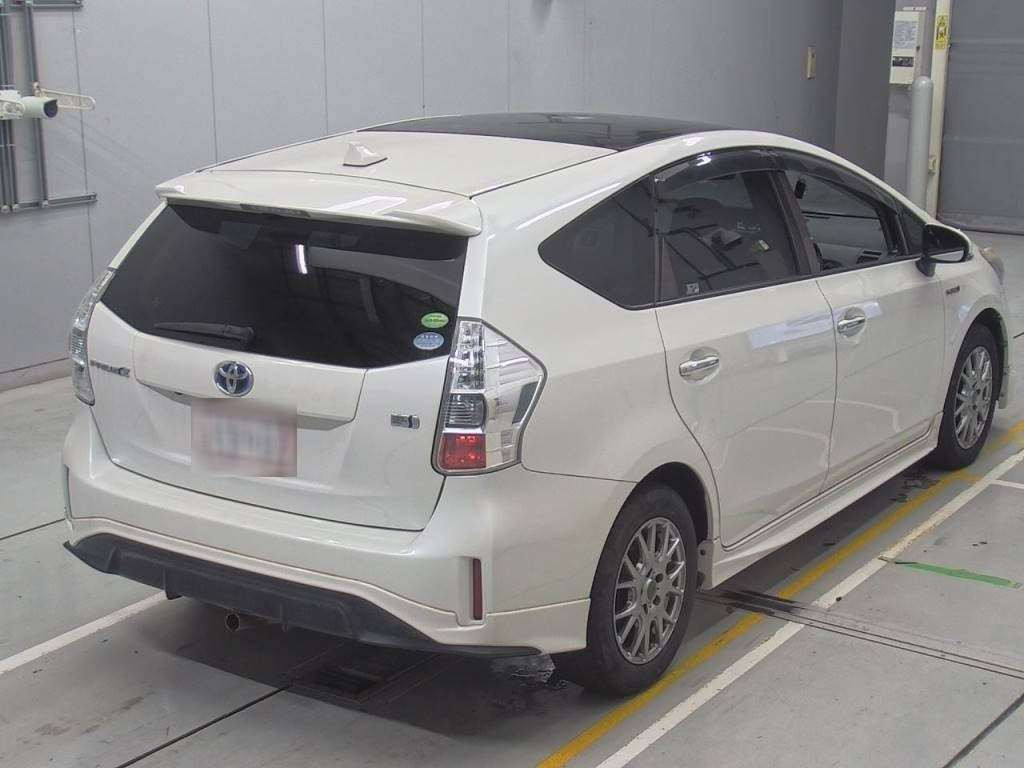 2014 Toyota Prius alpha ZVW41W[1]