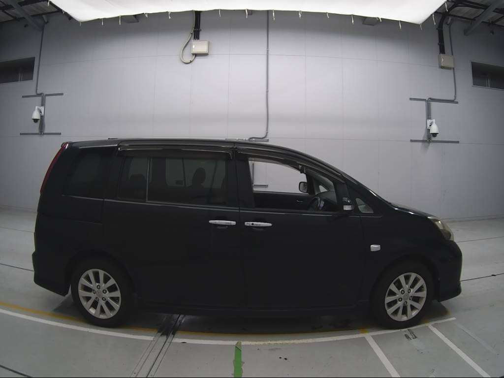 2010 Toyota Isis ZGM11W[2]