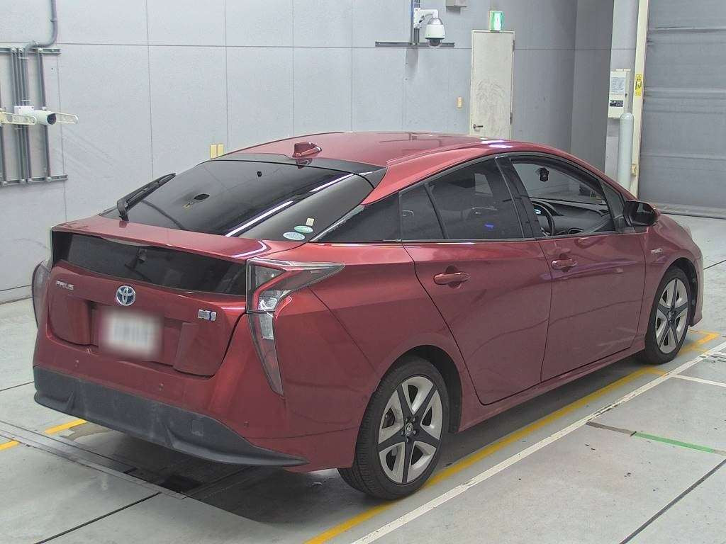 2016 Toyota Prius ZVW51[1]