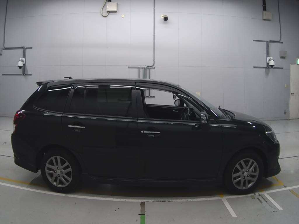 2013 Toyota Corolla Fielder NZE161G[2]