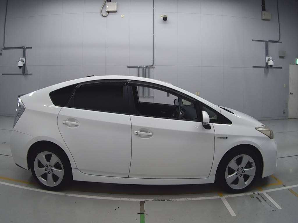 2012 Toyota Prius ZVW30[2]