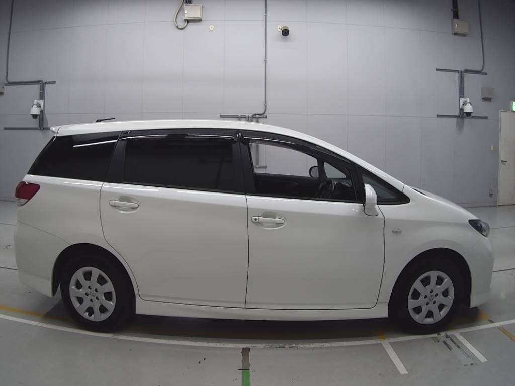 2011 Toyota Wish ZGE20G[2]