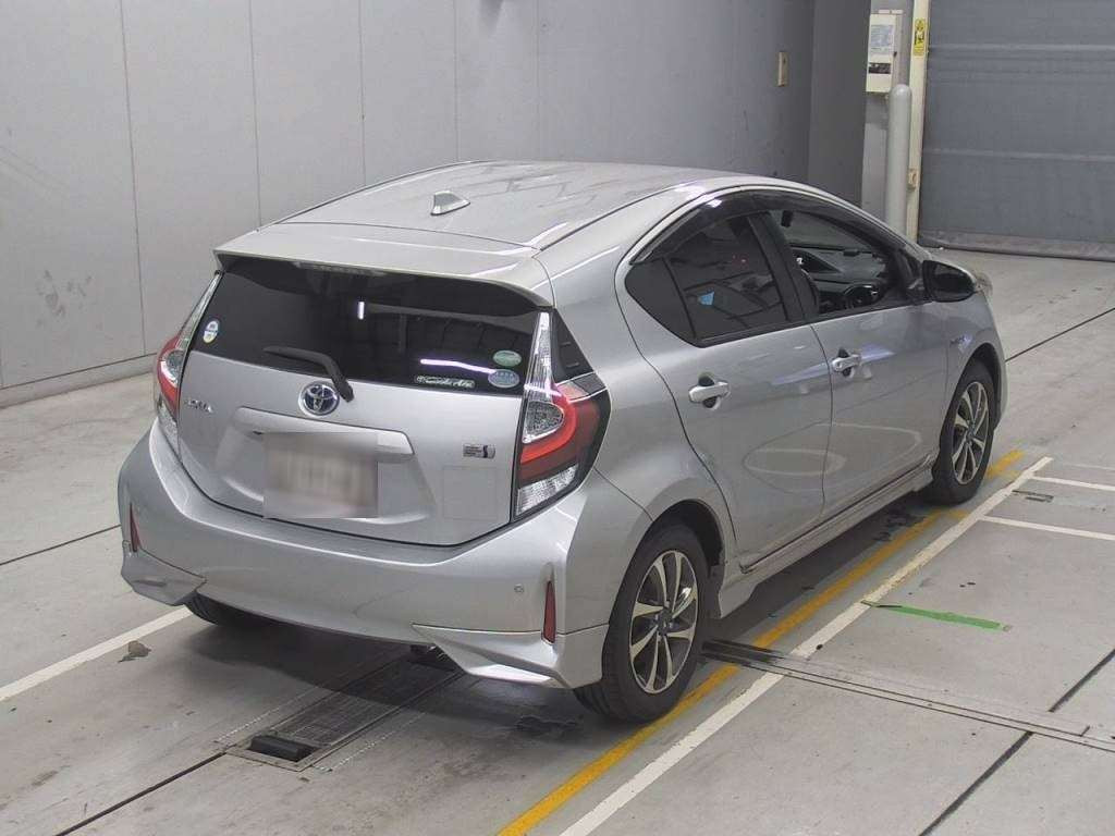 2017 Toyota Aqua NHP10[1]