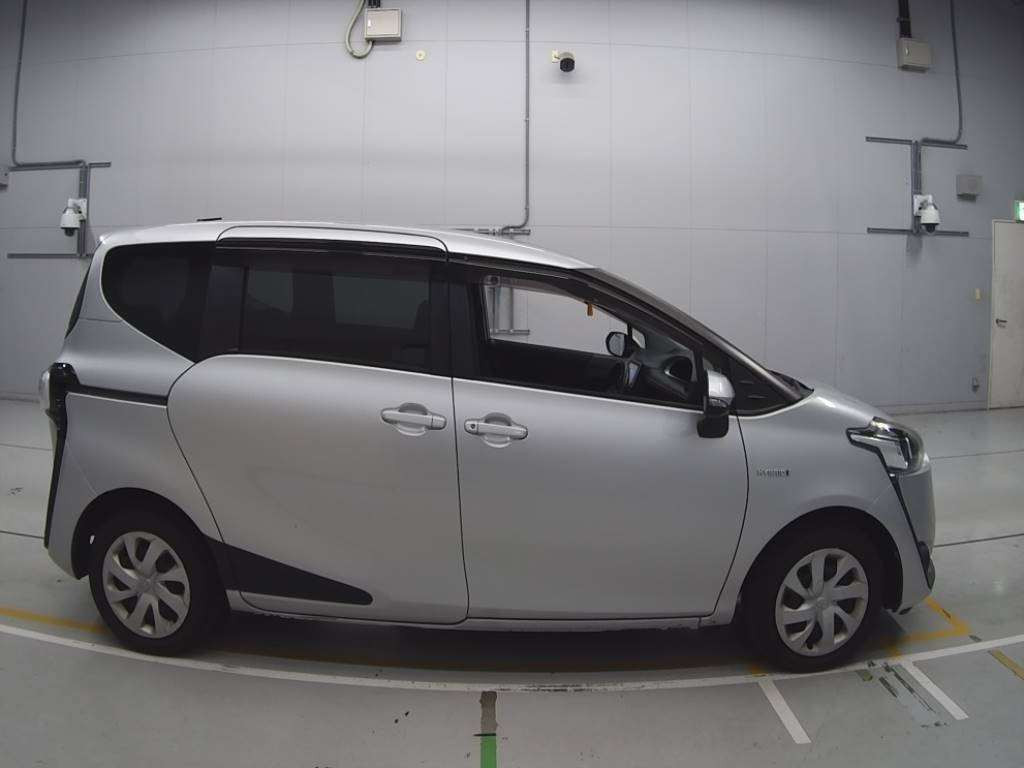 2016 Toyota Sienta NHP170G[2]