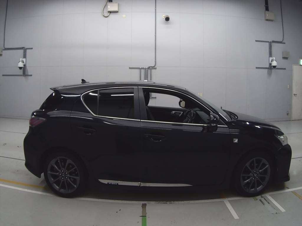 2012 Lexus CT ZWA10[2]