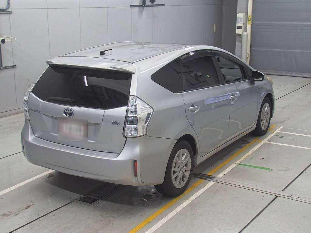 2012 Toyota Prius alpha ZVW41W[1]