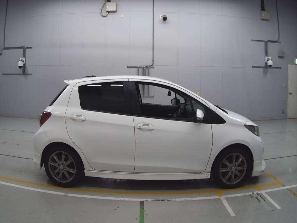 2012 Toyota Vitz NCP131[2]