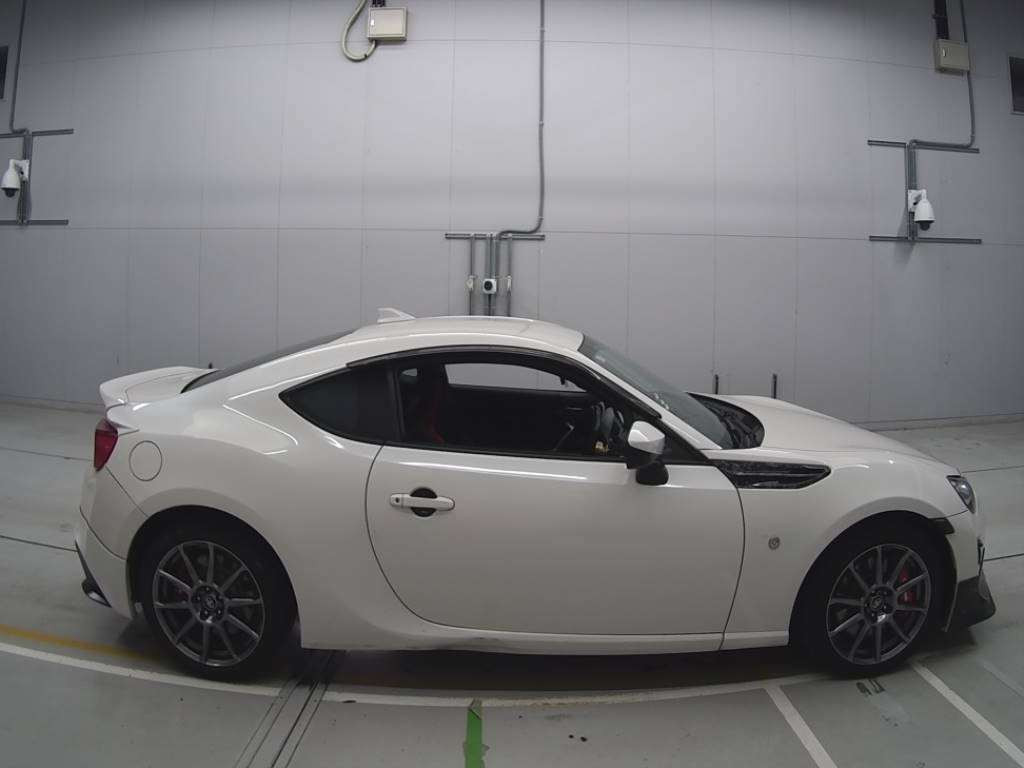 2019 Toyota 86 ZN6[2]