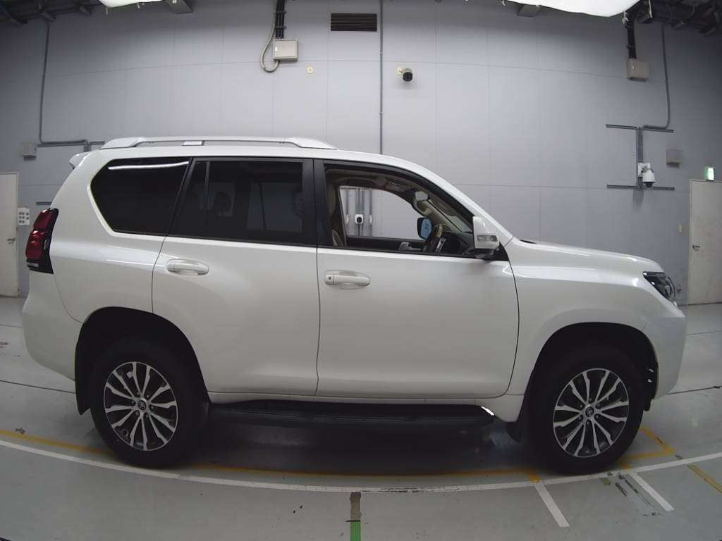 2018 Toyota Land Cruiser Prado TRJ150W[2]