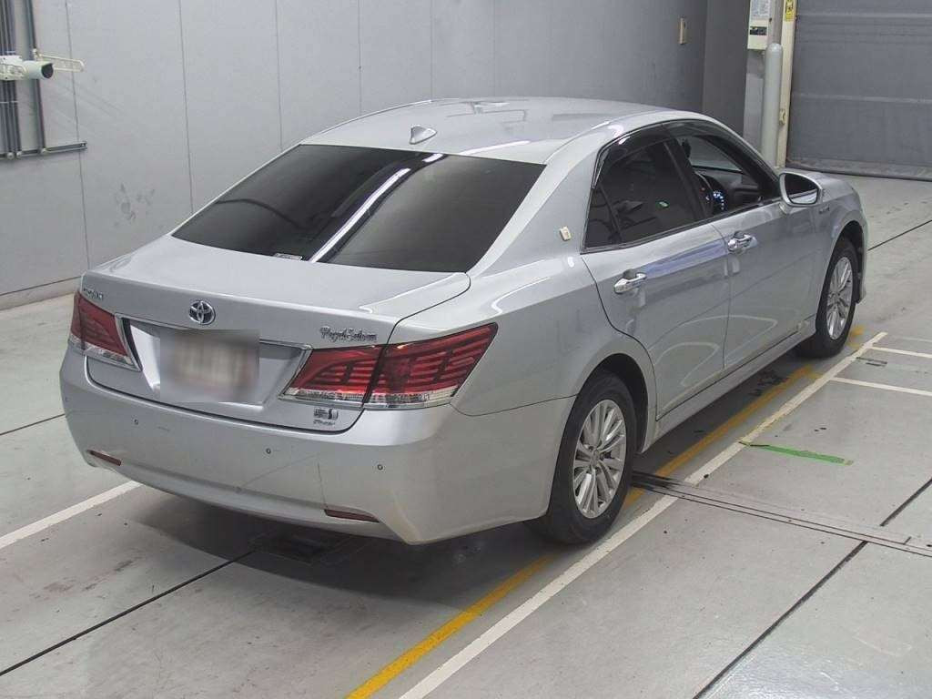 2015 Toyota Crown Hybrid AWS211[1]