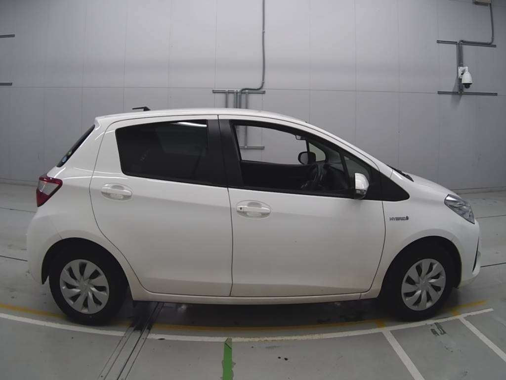 2019 Toyota Vitz NHP130[2]