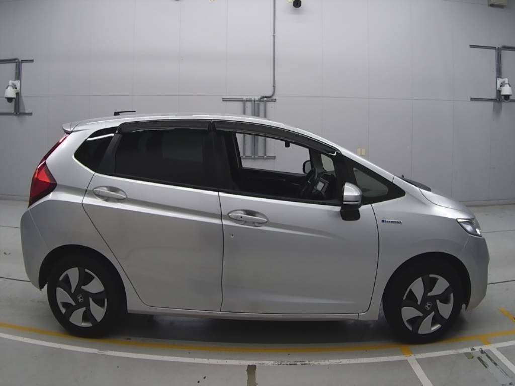 2015 Honda Fit Hybrid GP5[2]