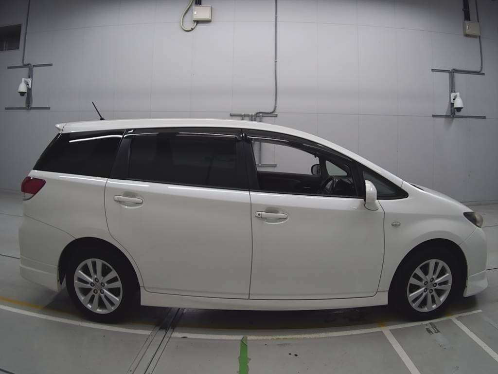 2011 Toyota Wish ZGE20W[2]