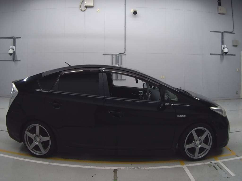 2012 Toyota Prius ZVW30[2]