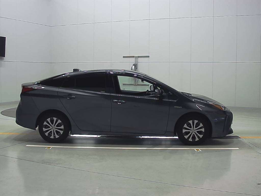 2019 Toyota Prius ZVW51[2]