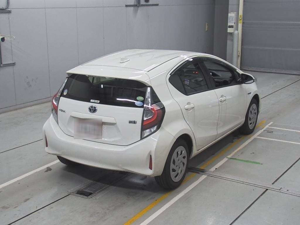 2017 Toyota Aqua NHP10[1]