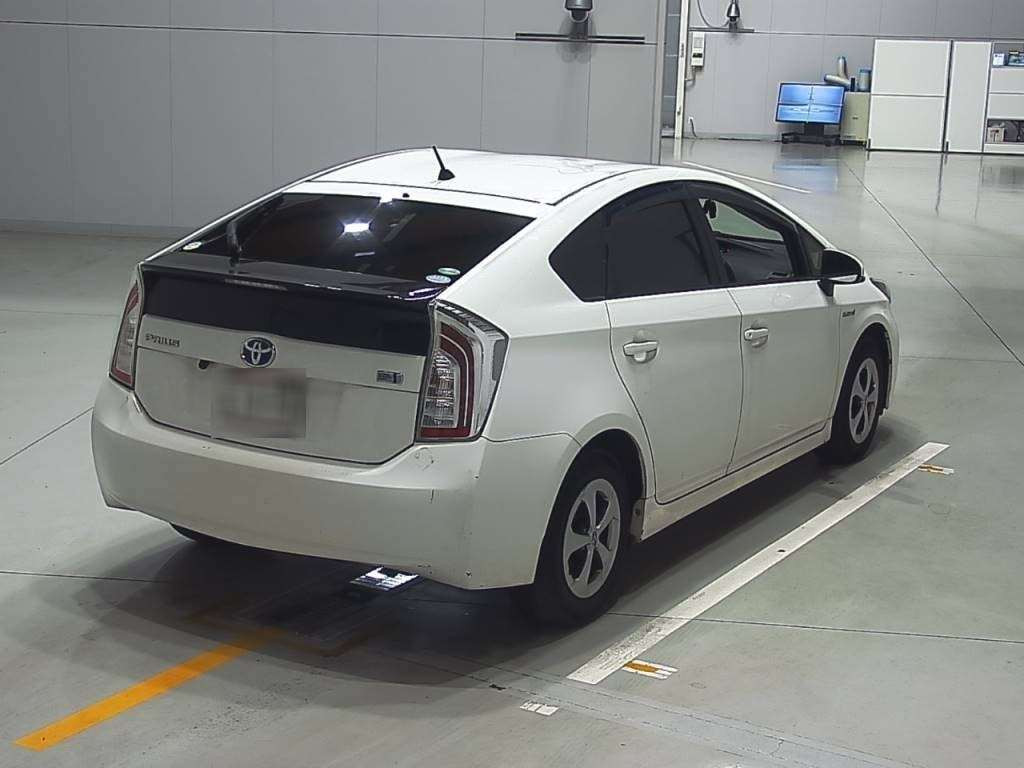 2015 Toyota Prius ZVW30[1]