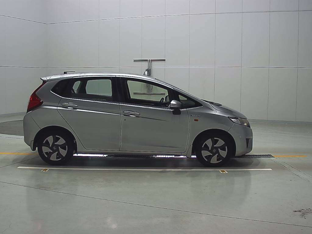 2015 Honda Fit Hybrid GP5[2]