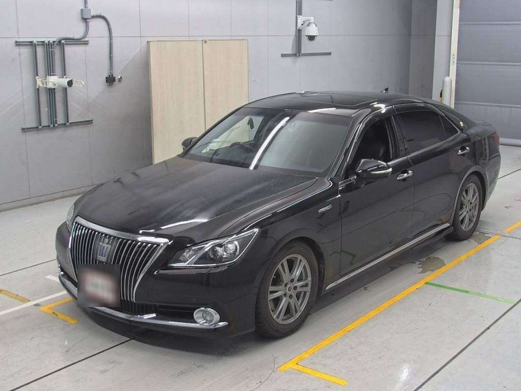 2013 Toyota Crown Majesta GWS214[0]