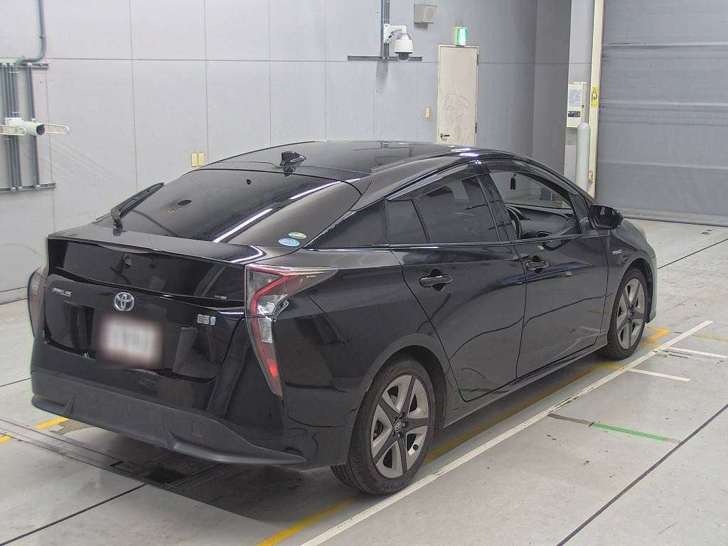 2016 Toyota Prius ZVW50[1]