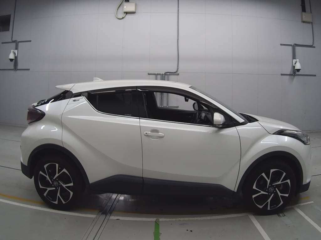 2017 Toyota C-HR NGX50[2]