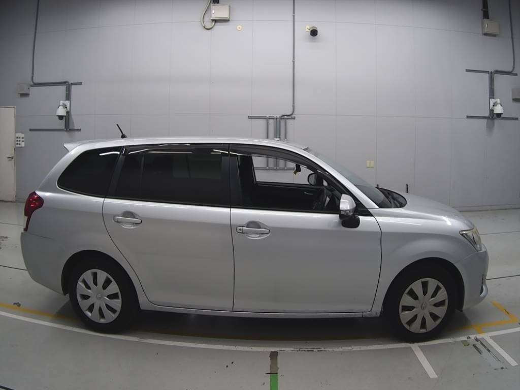 2014 Toyota Corolla Fielder NZE161G[2]