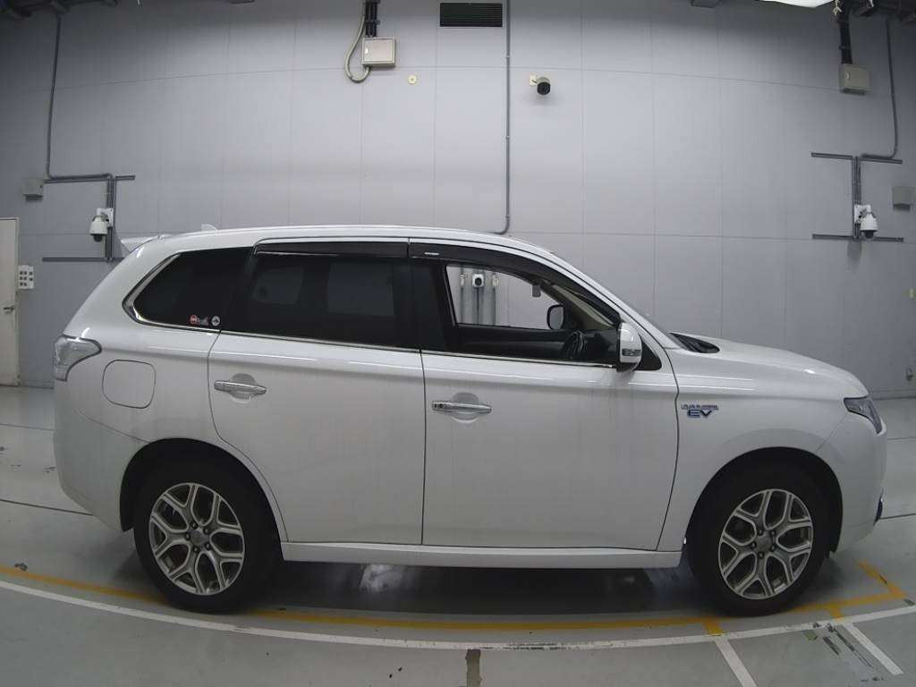 2014 Mitsubishi Outlander PHEV GG2W[2]